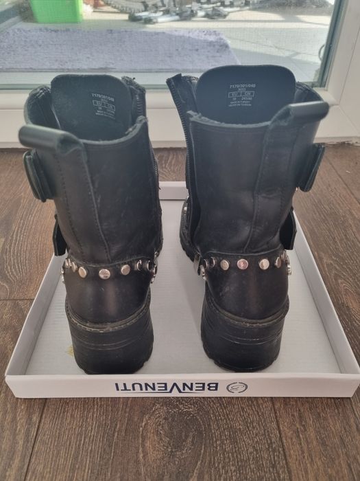 Vând ghete Zara din piele, negre, mărimea 38