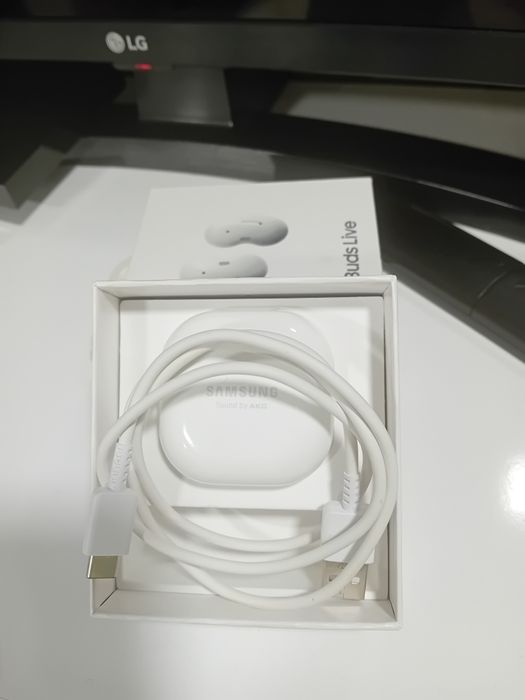 Слушалки samsung galaxy buds live