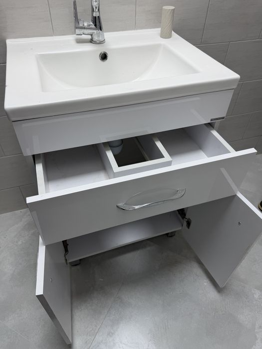 Продам раквину стумбочкой и смесителем