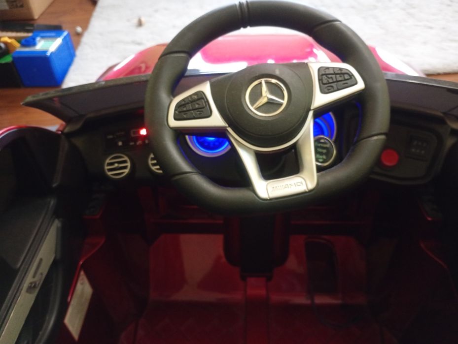 Masinuta electrica cu telecomanda 4x4 Mercedes-Benz GLC 63 Amg Rosu