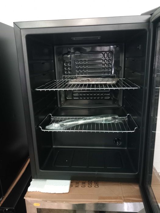 OFERTA Frigider pentru bauturi 60 L