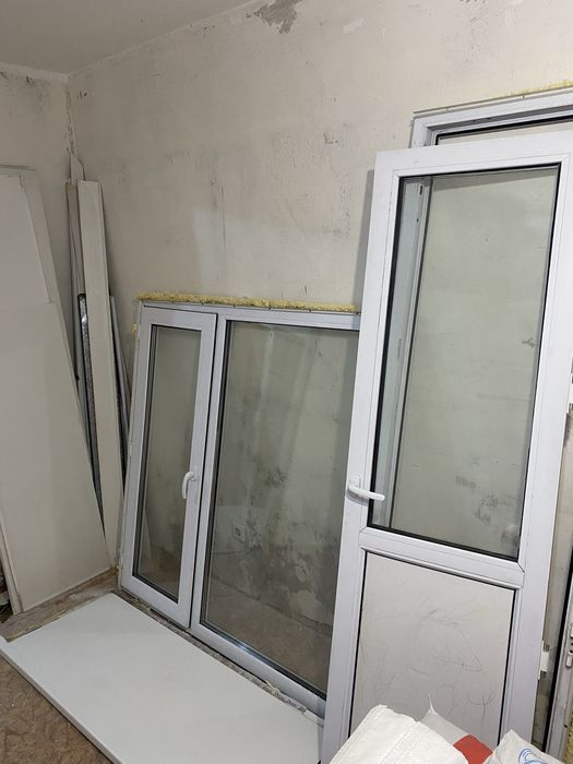 Продам пластиковые окна с дверями