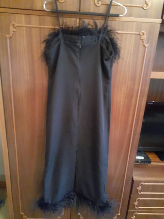 Чёрное платье "в пол" с отделкой