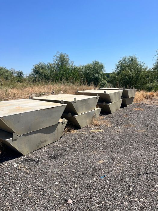 Vand 8 flotoare din tabla 1000€ bucata