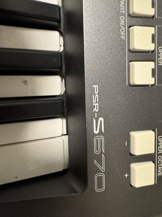 Синтезатор yamaha PSR-S670+стойка+ калъф