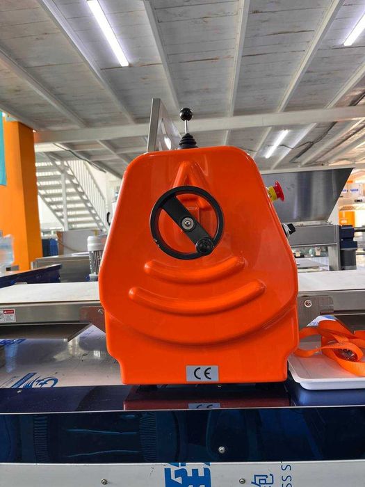 Тестораскаточная машина настольная 30см