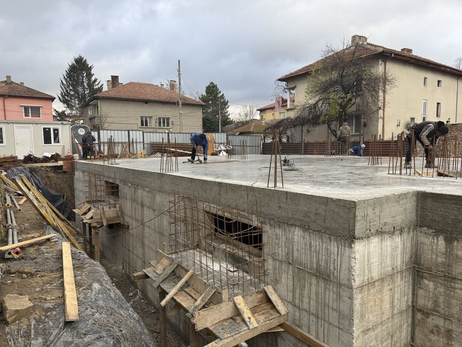 Продавам апартаменти  100 кв.м Център