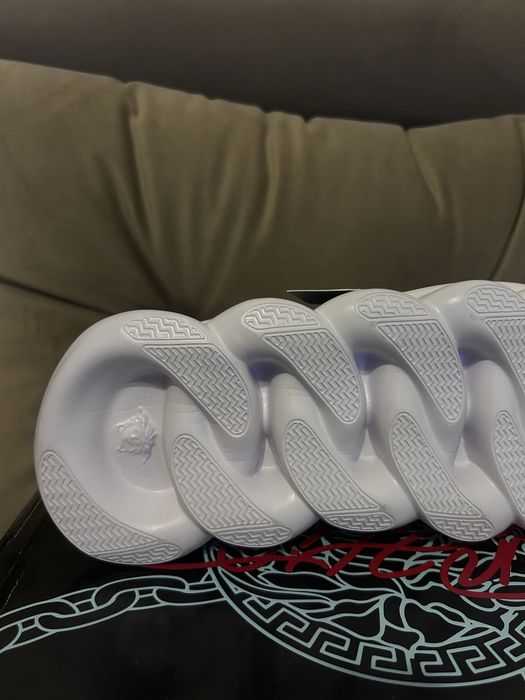 Versace chain reaction