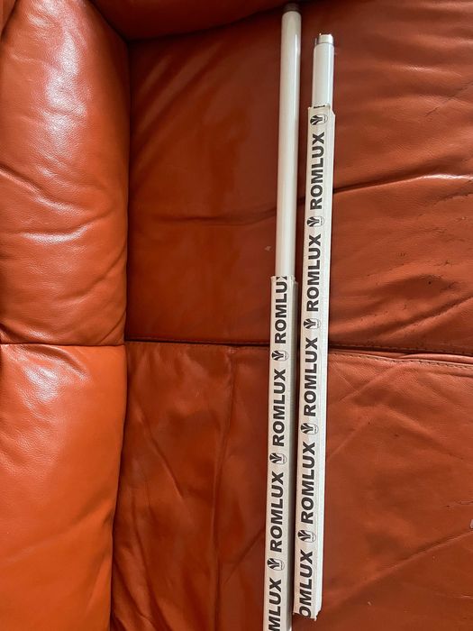 Tub neon T8 18W 60cm Romlux Bec fasung englezesc B22 BC GE Philips NOU