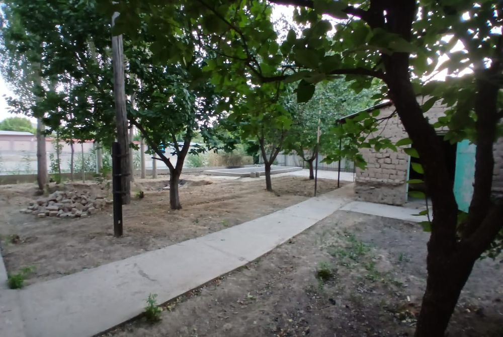 Sotiladi Dom Uchastka Uy Srochna