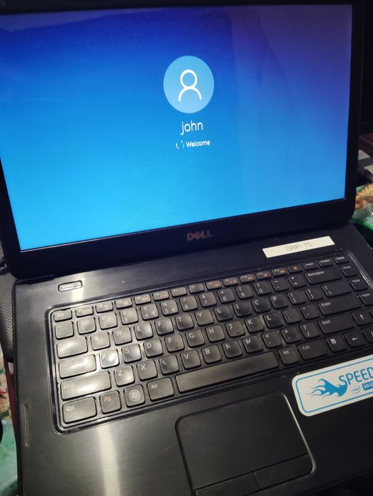 Laptop DELL inspirion N5040