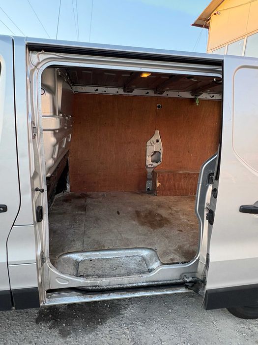 Usa fata Oglinda Prag Stalp Parbriz Bandou RENAULT TRAFIC 3 1.6 dci 2015 EURO 5