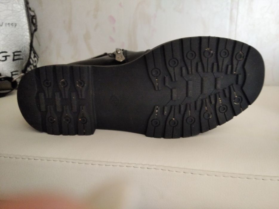 Продам зимние сапоги.