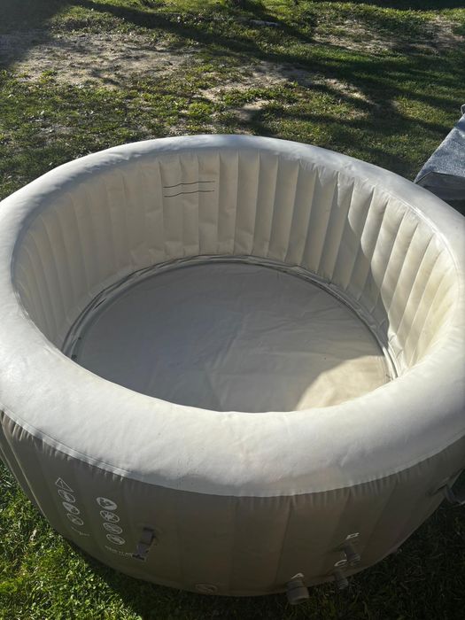 Vând jacuzzi gonflabil intex