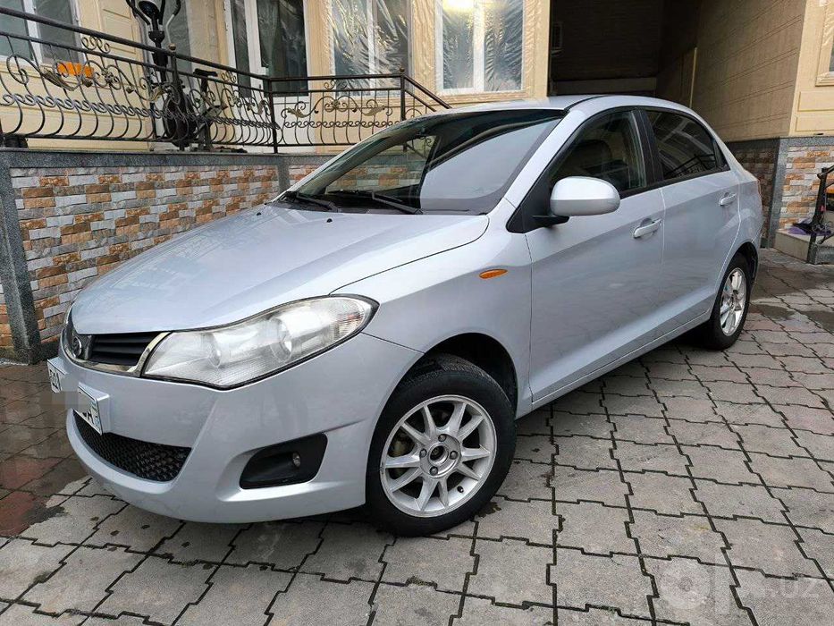 ZAZ Forza (Chery A13) городской лифтбек.