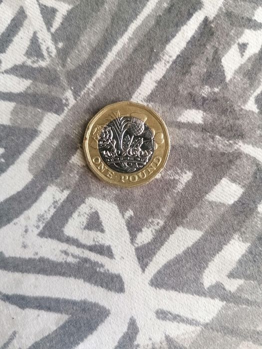 Moneda one pound