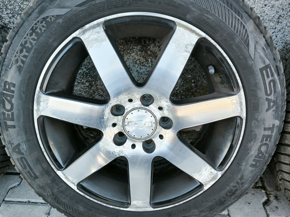 Зимни гуми 205/55/16 с джанти.