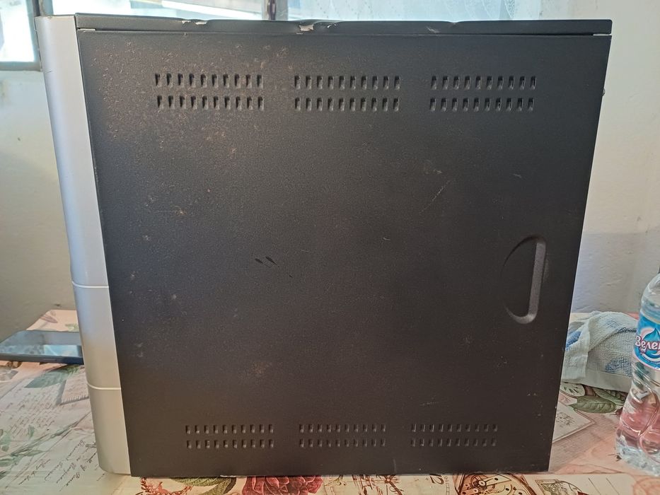 Продавам кутия за компютър Delux