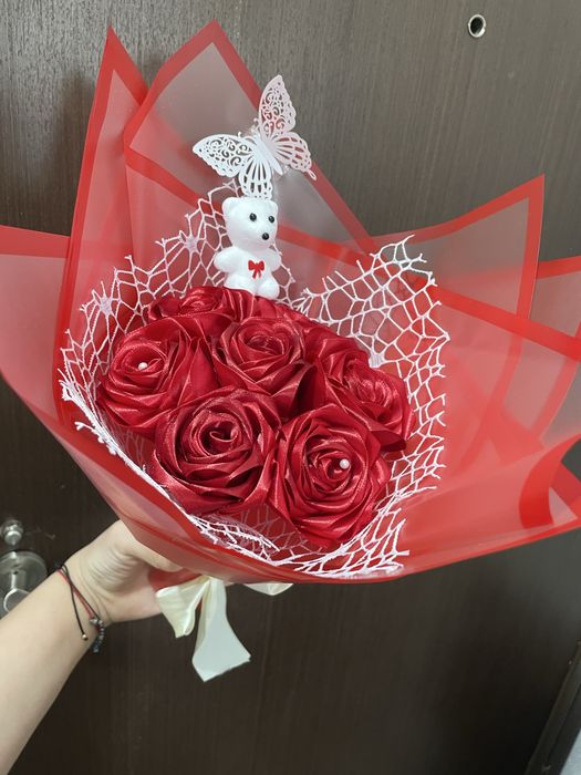 Букет от сатенени рози