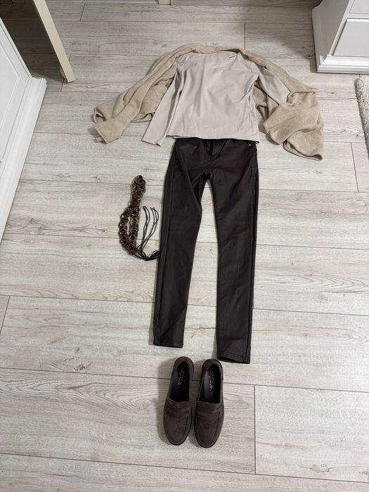 Комплект/цялостен сет с мокасини, кашмирен шал/жилеткс и блуза Zara