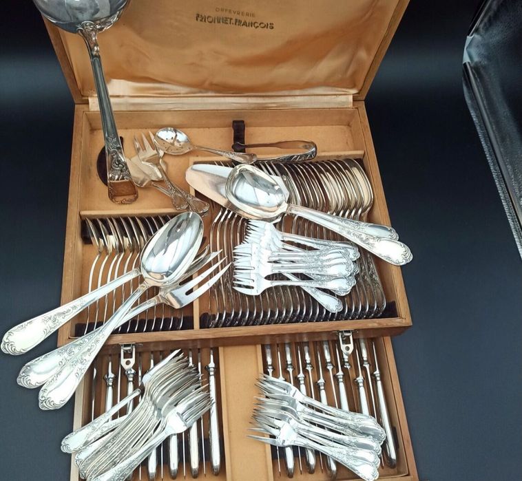 Tacimuri argintate 107 piese-12 persoane