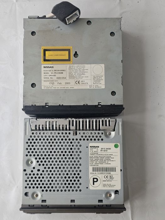 Vand radiocaetofon si magazie CDuri originale Nissan