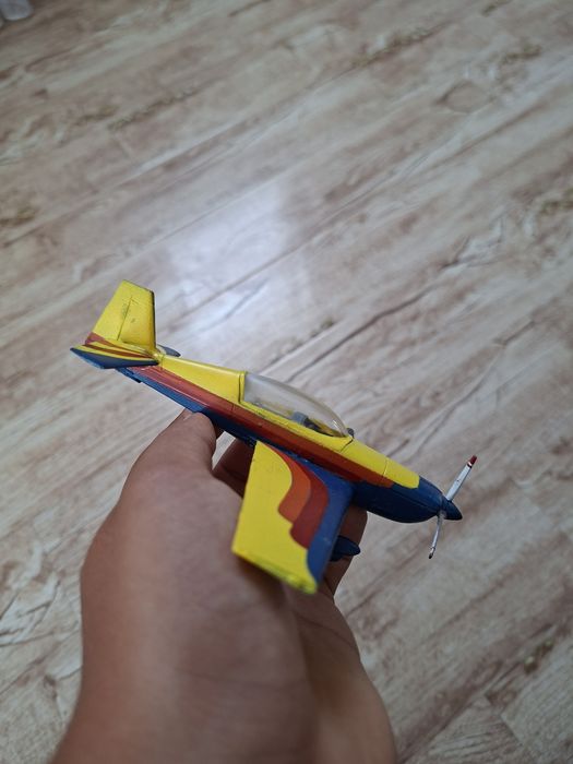 Fac macheta Extra300L la comanda