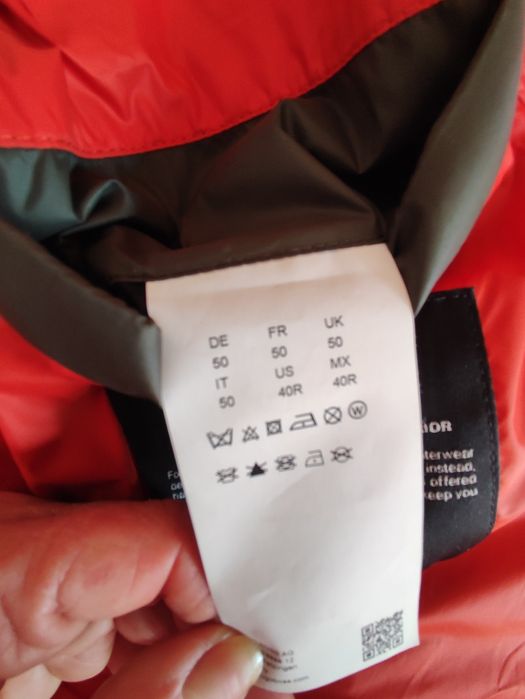 Елек Hugo boss размер 50 с пух обличан веднъж