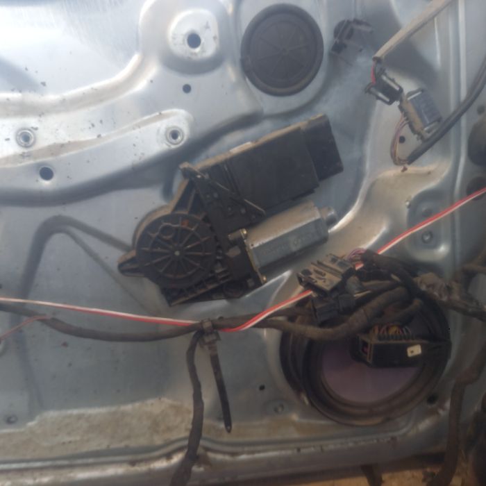 Моторчик стеклоподьеник passat b5+