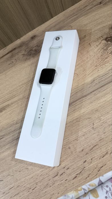 Пртдам Apple watch series 6 в хорошем состоянии