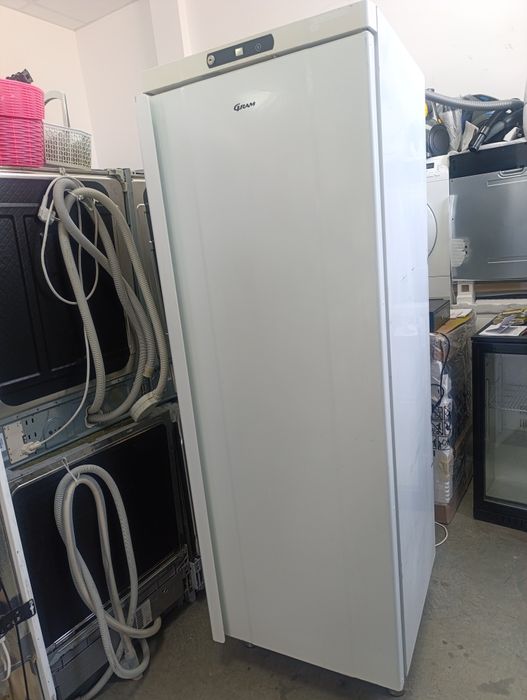 Професионален Хладилник GRAM