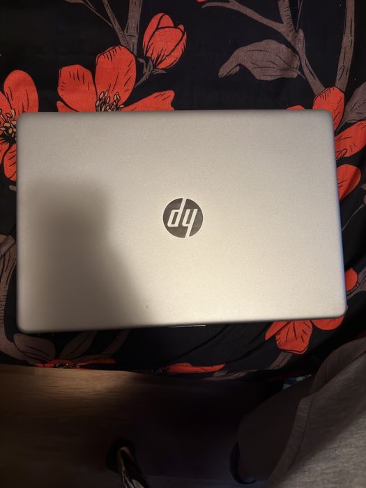 Vand laptop HP plus cooler negociabil