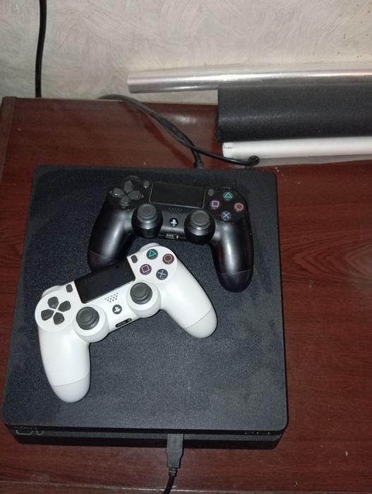 PS 4 SLIM 1TB продам