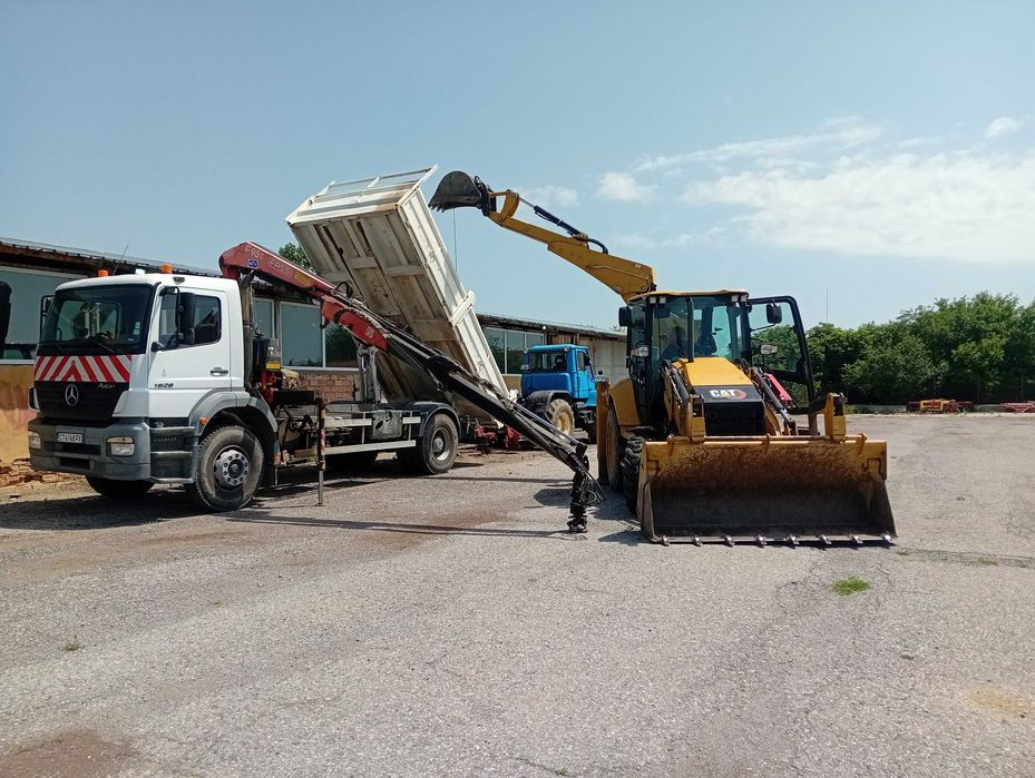 Услуги със самосвал с кран! Услуги с комбиниран багер!