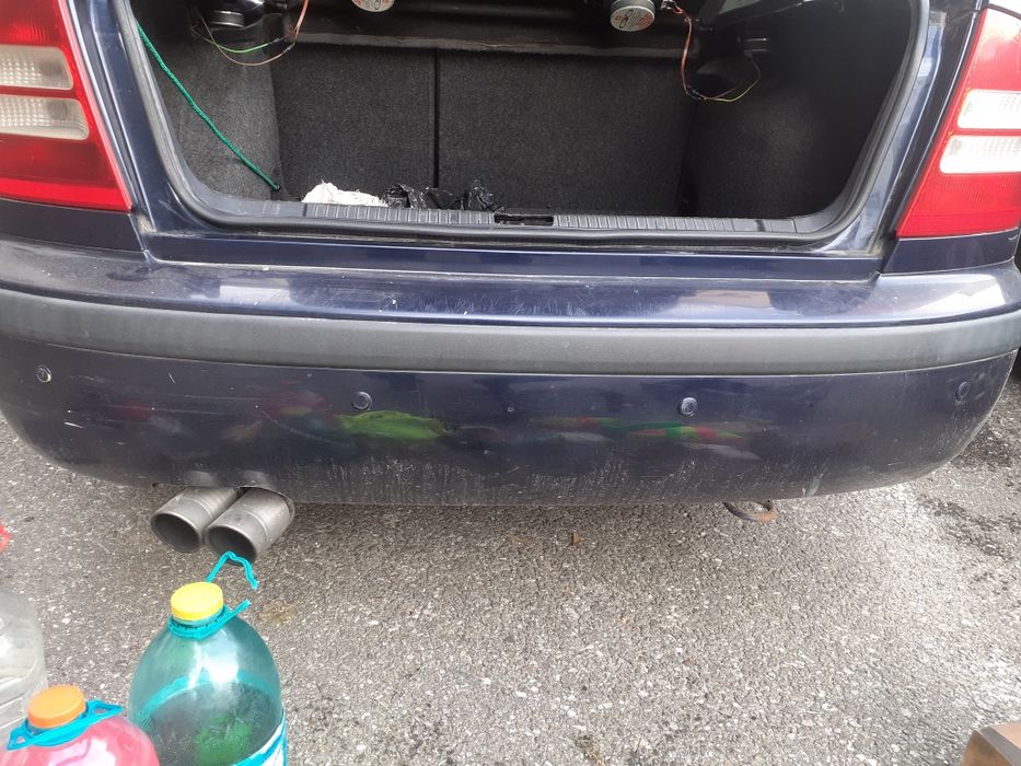 Senzori de parcare este montat pe masina