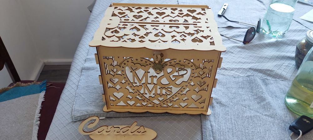 Сватбена кутия за подаръци.