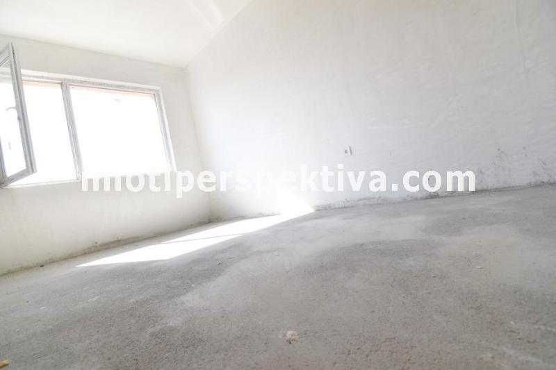 Продава се Тристаен апартамент в Пловдив, Кючук Париж - 106 кв.м за 897 €/кв.м - Снимка #2