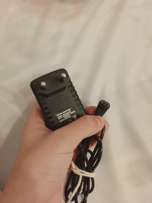 Videoproiector mini portabil nou-nouț