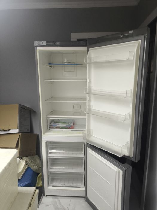 Продам холодильник Indesit