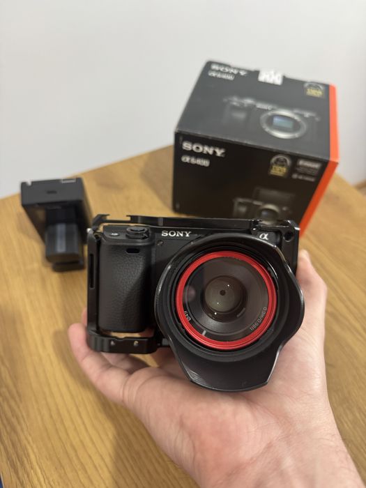 Sony a6400 +obiectiv 35mm f1.8 +cage +2x Baterii small rig+ Blit godox TT350S