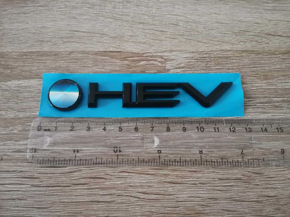 черна емблема Toyota HEV