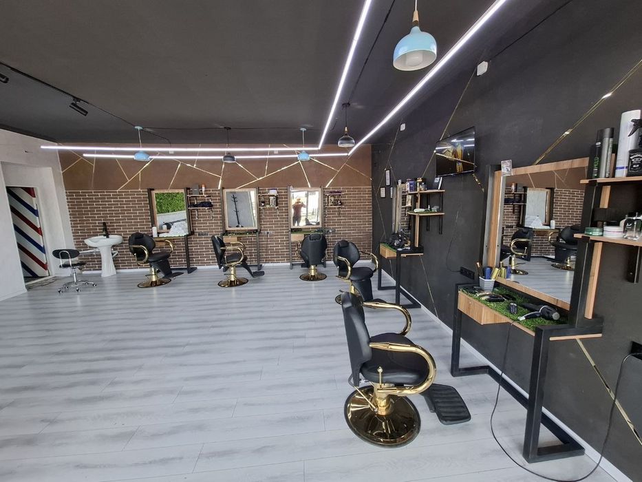 Erkaklar Saloni  jixozlari sotiladi