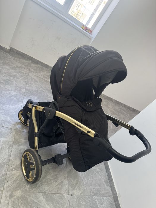Коляска брендовая