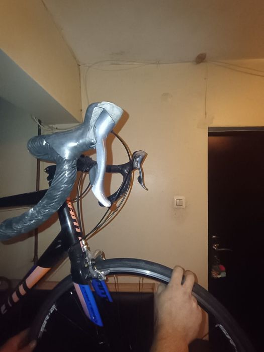 Vând bicicleta șosea