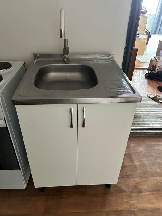 Кухонная мойка со шкафом