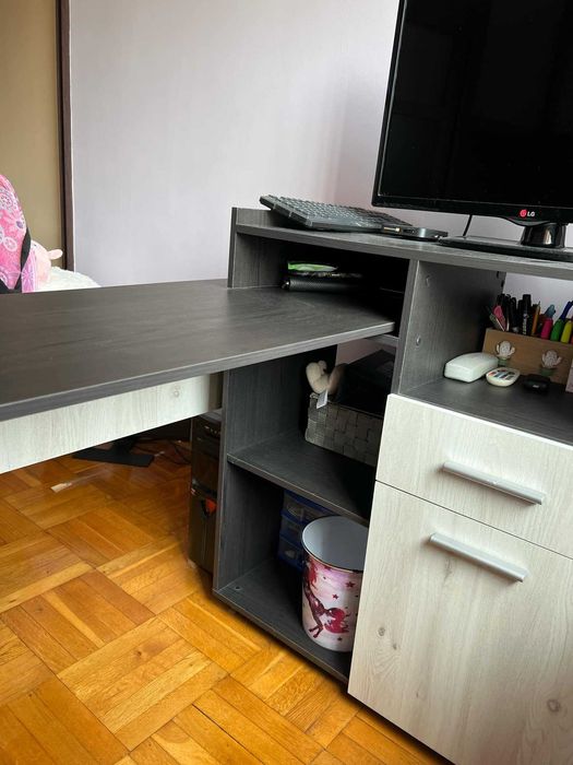 Бюро за ученик или за работа