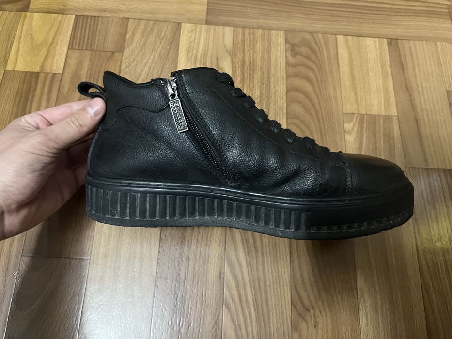 Продам зимнюю обувь