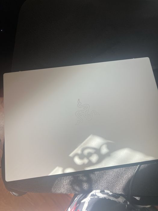 лаптоп razer book 13