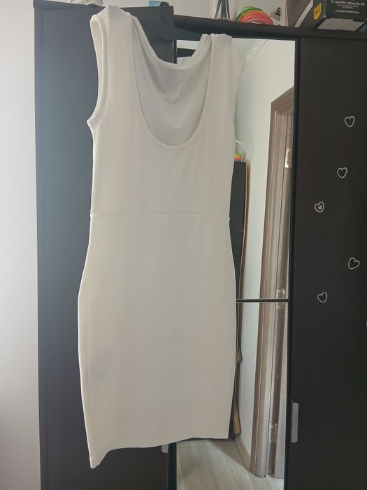 Rochii elegante mărimea xs 50 de lei fiecare