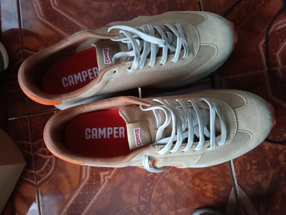 Vând adidași bărbați